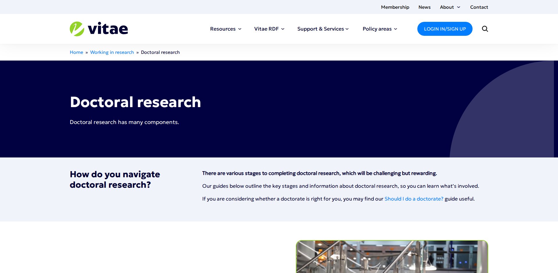 Página Doctoral research do site da Vitae, com a seção How do you navigate doctoral research e os guias por etapa
